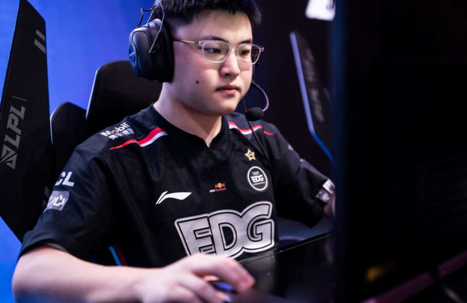 CLG横扫EDG，Meiko完成史诗逆转宿敌对决淘汰赛，留下经典瞬间的简单介绍