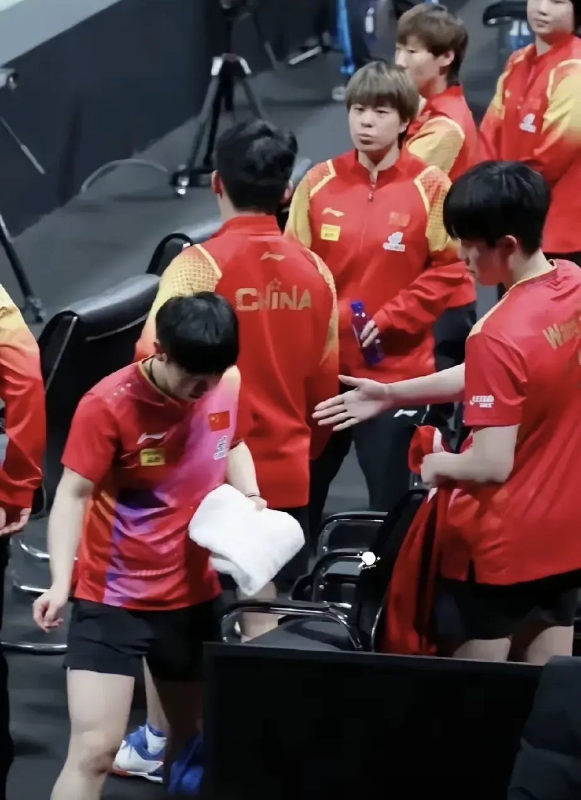 包含C9翻盘DRX，Meiko极限生还后反打峡谷大战入围赛，点燃全场激情的词条