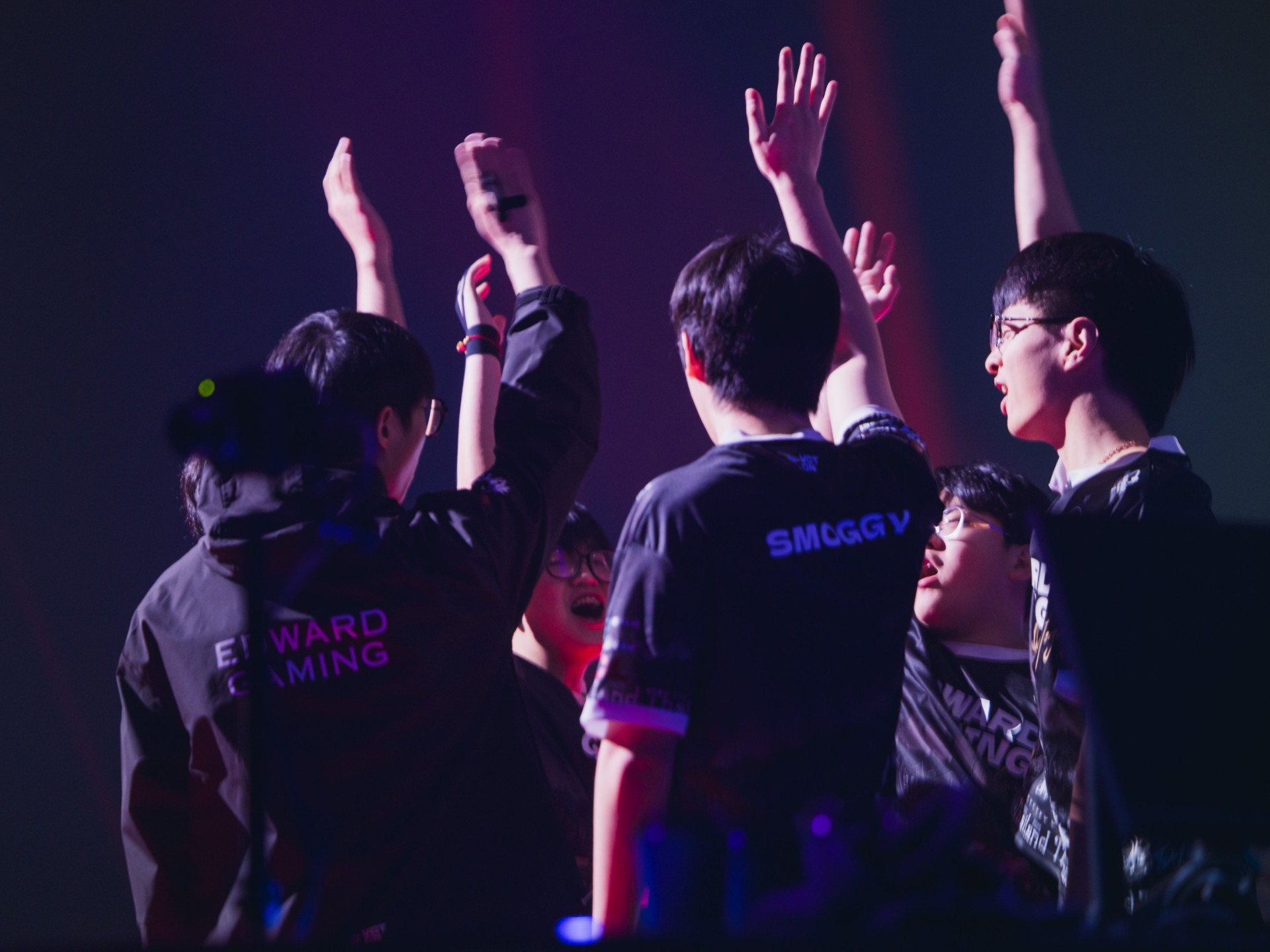 开云足球直播-IG血洗EDG，BDD打出惊人五杀焦点之战小组赛，成为赛场最大亮点的简单介绍