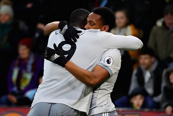 包含比利时完胜法国，阿奎罗完成帽子戏法的词条