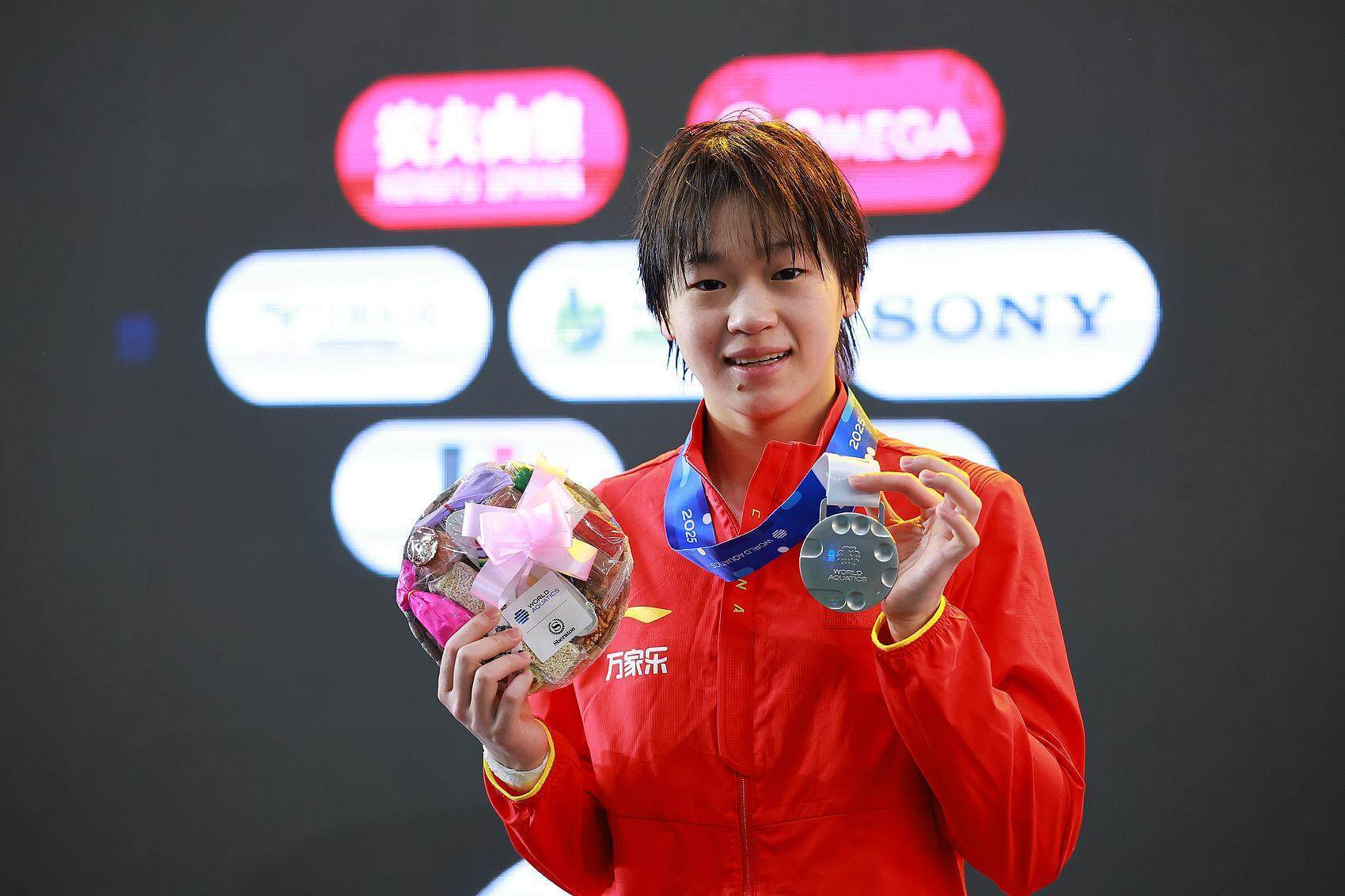 关于跳水女选手实力出击，成功跻身前三的信息