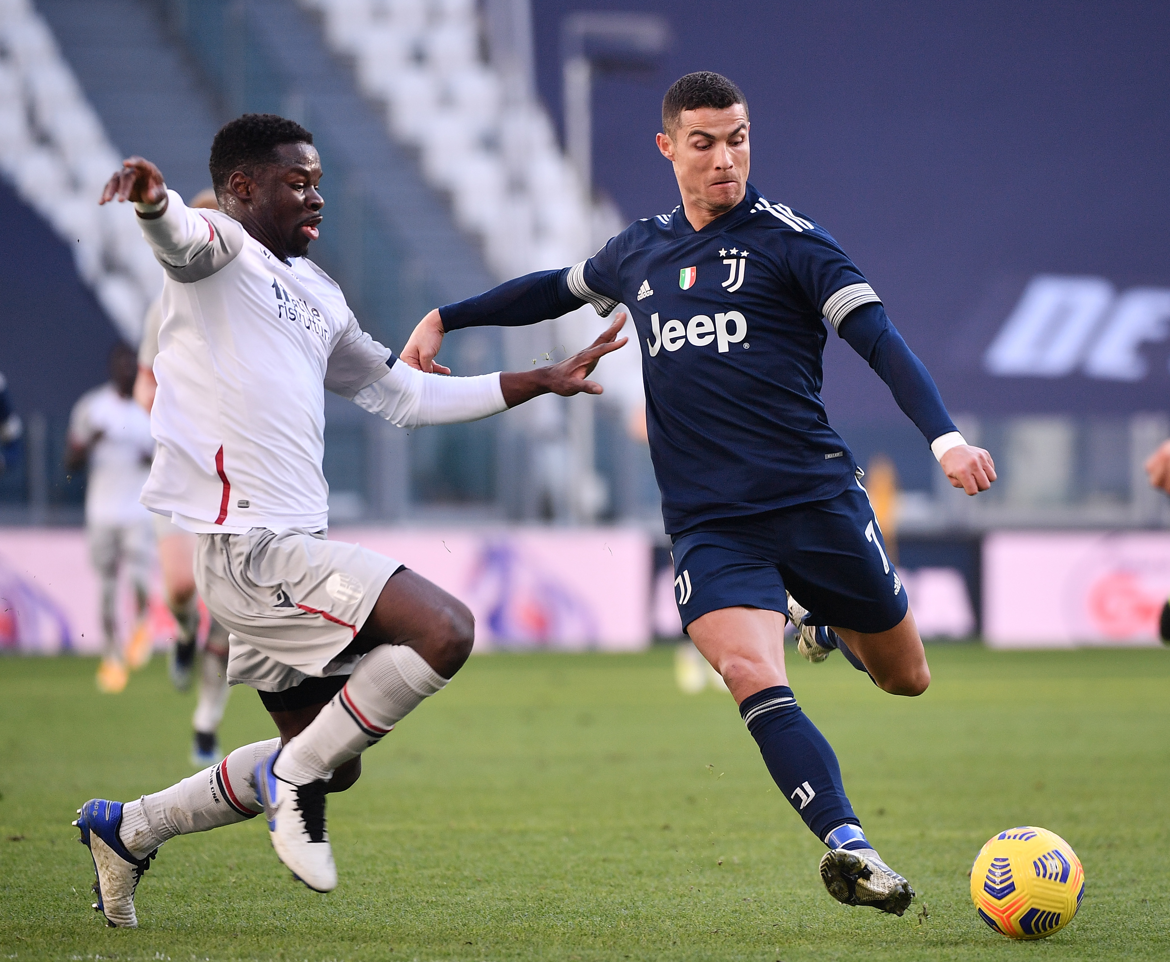 关于意甲联赛中巨星对决，C罗助尤文图斯再胜的信息