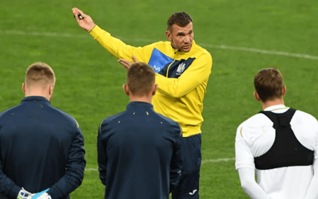 包含北马其顿队客场失利落后形势难以逆转的词条