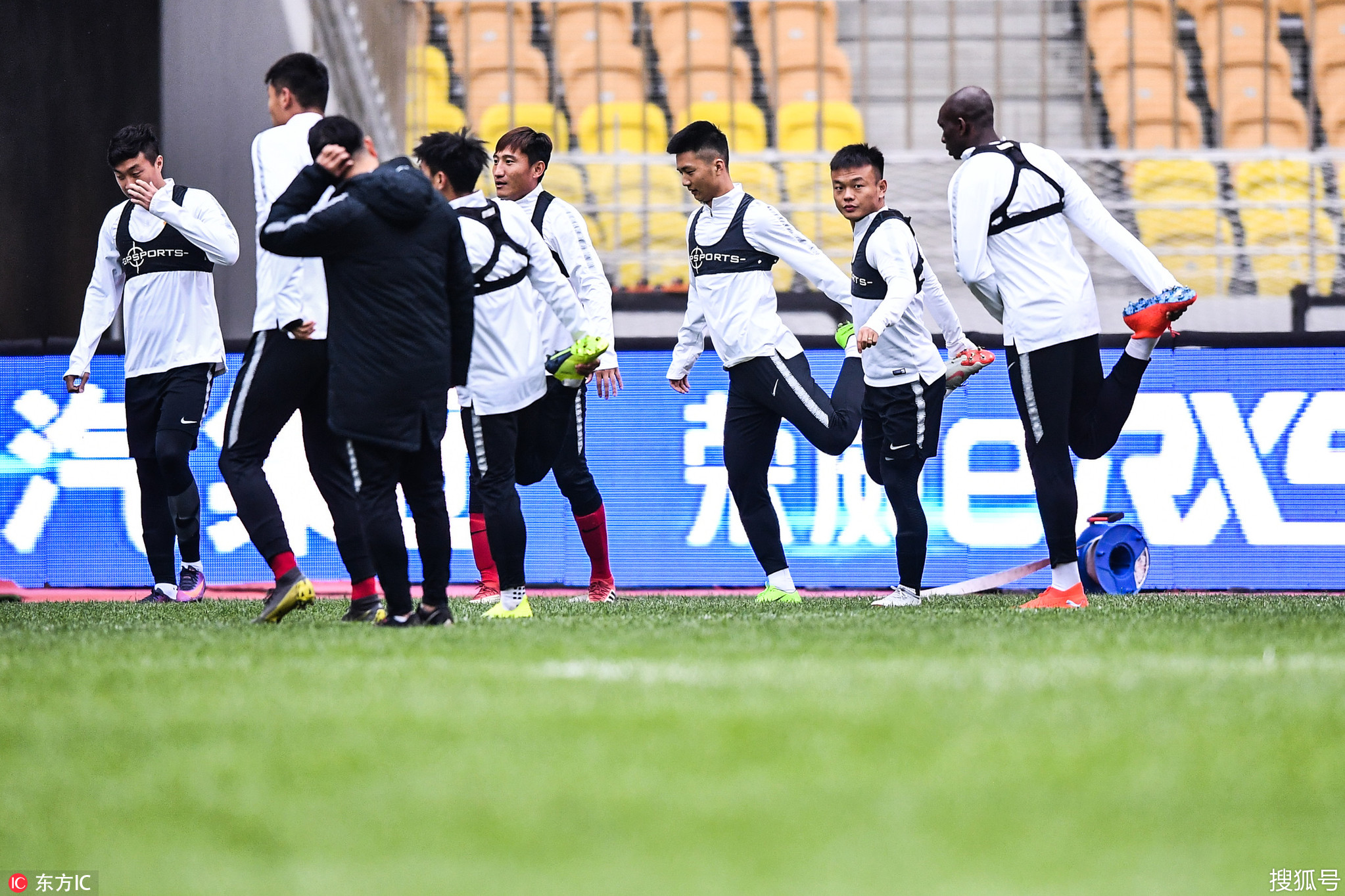 欧国联赛战术变化不断，各队备战策略巧妙