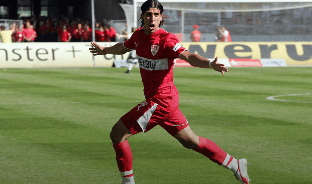 斯图加特客场逆转获胜，摆脱保级压力的简单介绍