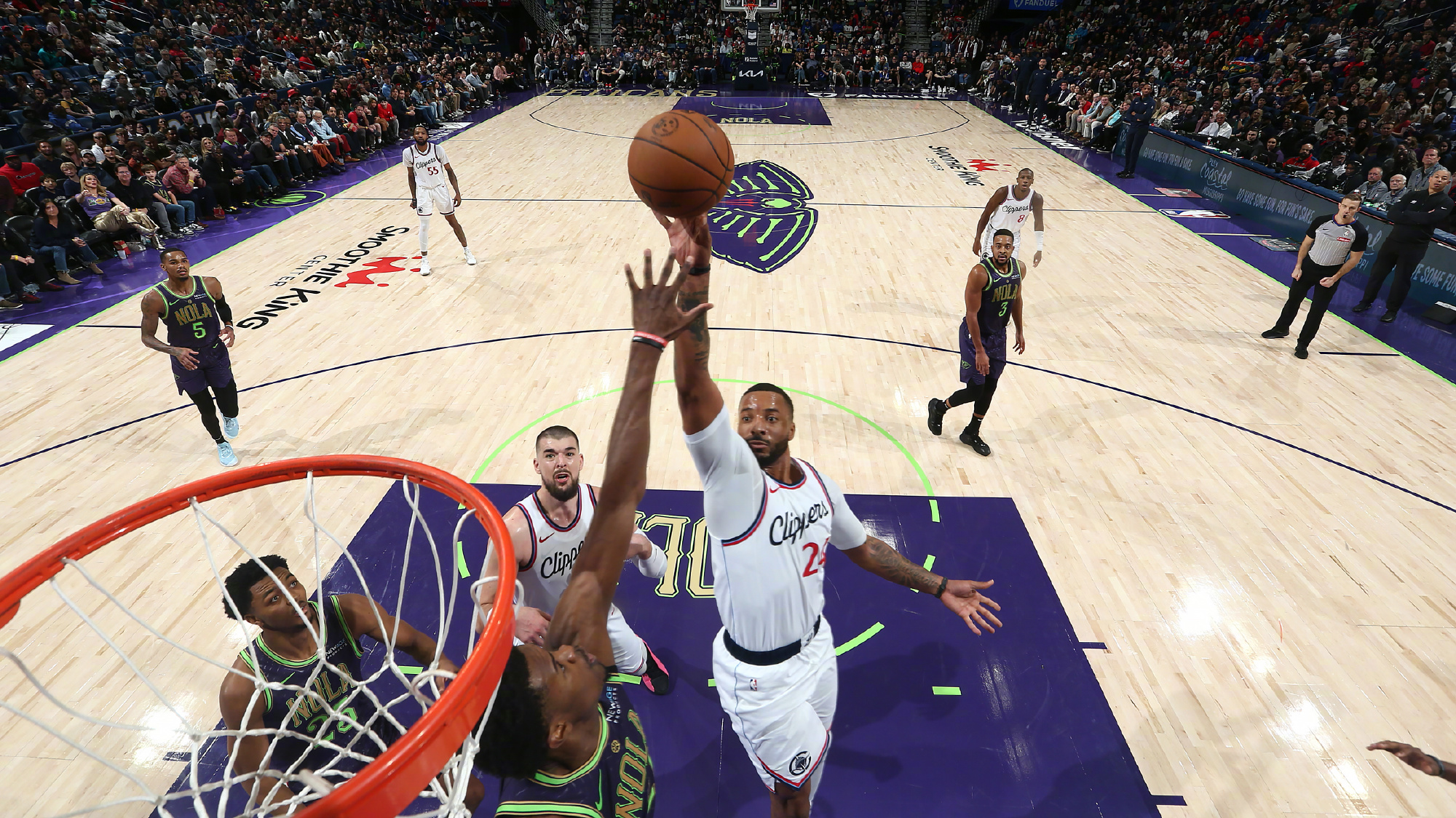 北京队横扫快船,麦科勒姆点燃赛场 北京队横扫快船,麦科勒姆点燃赛场