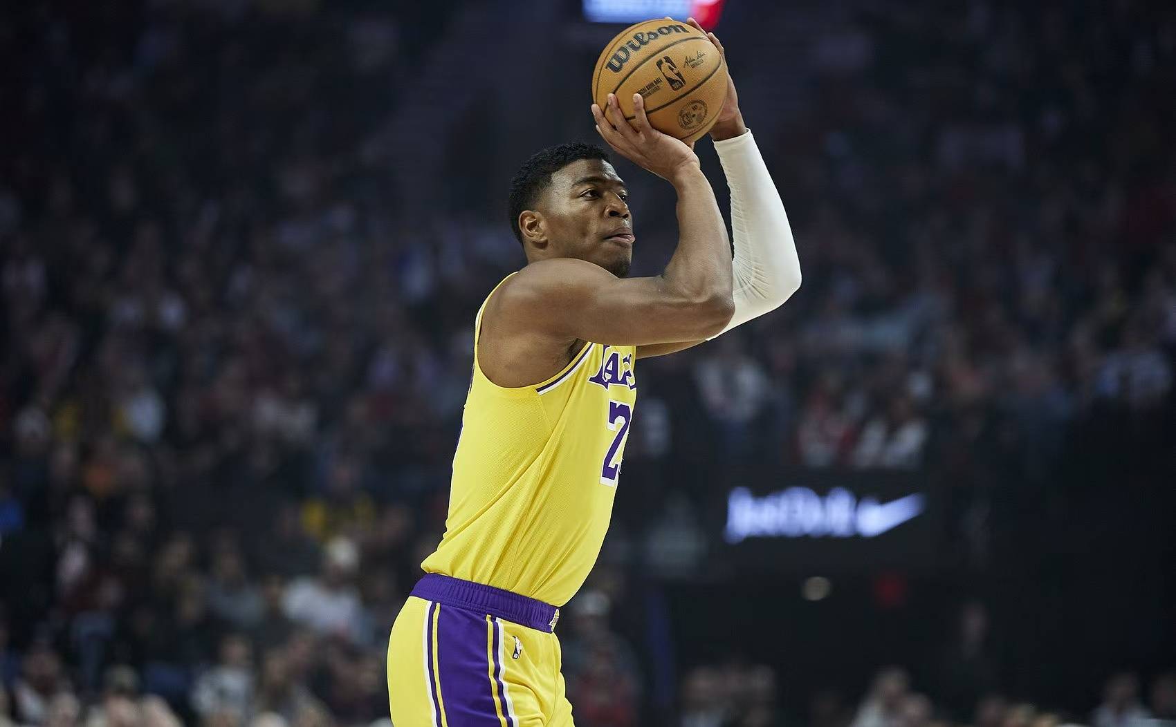 包含爵士轻取湖人，福克斯关键制胜的词条