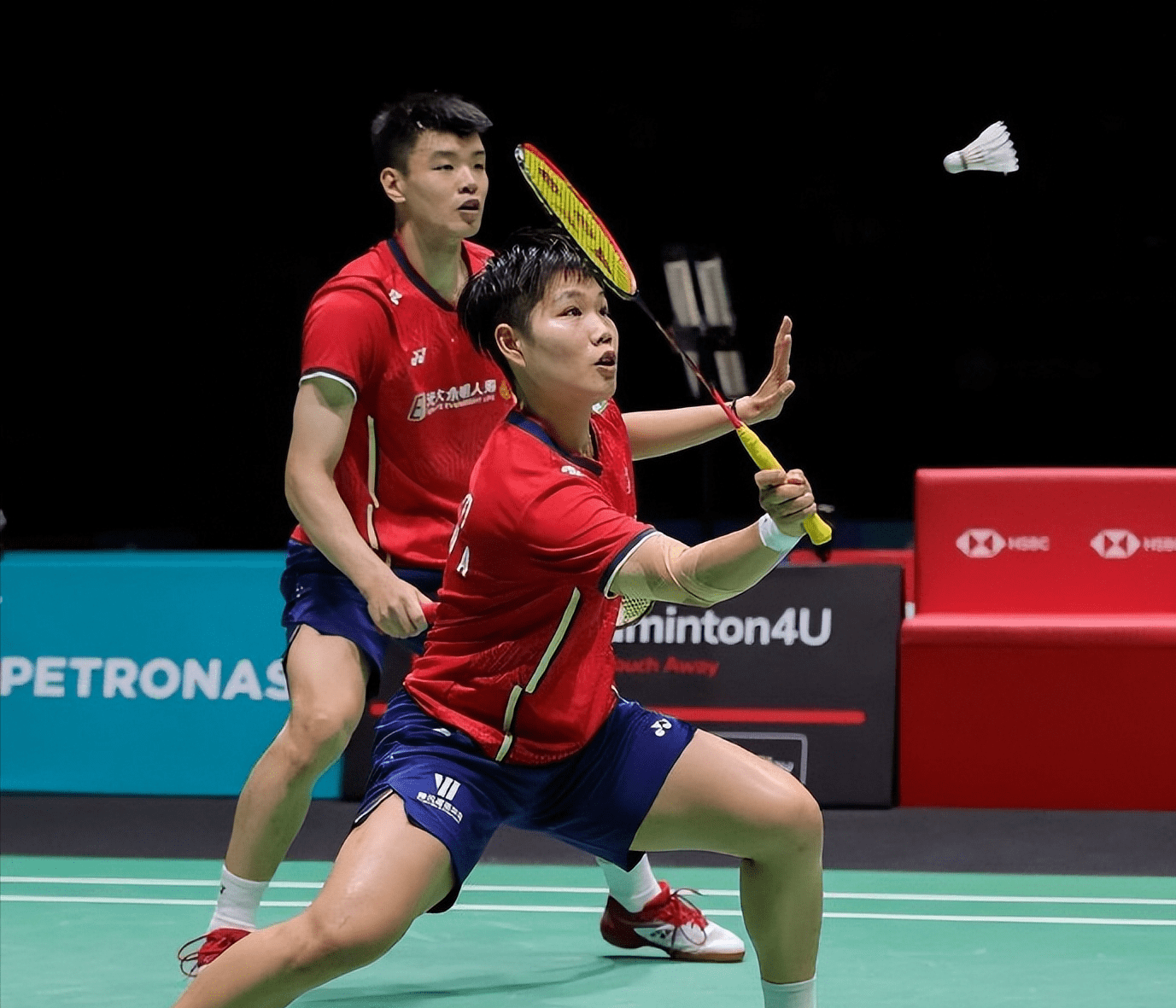 包含日本队鏖战韩国队，黄鸭组合高光表现的词条