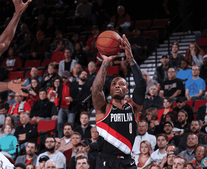 关于热火力克雄鹿，麦科勒姆刷新纪录的信息