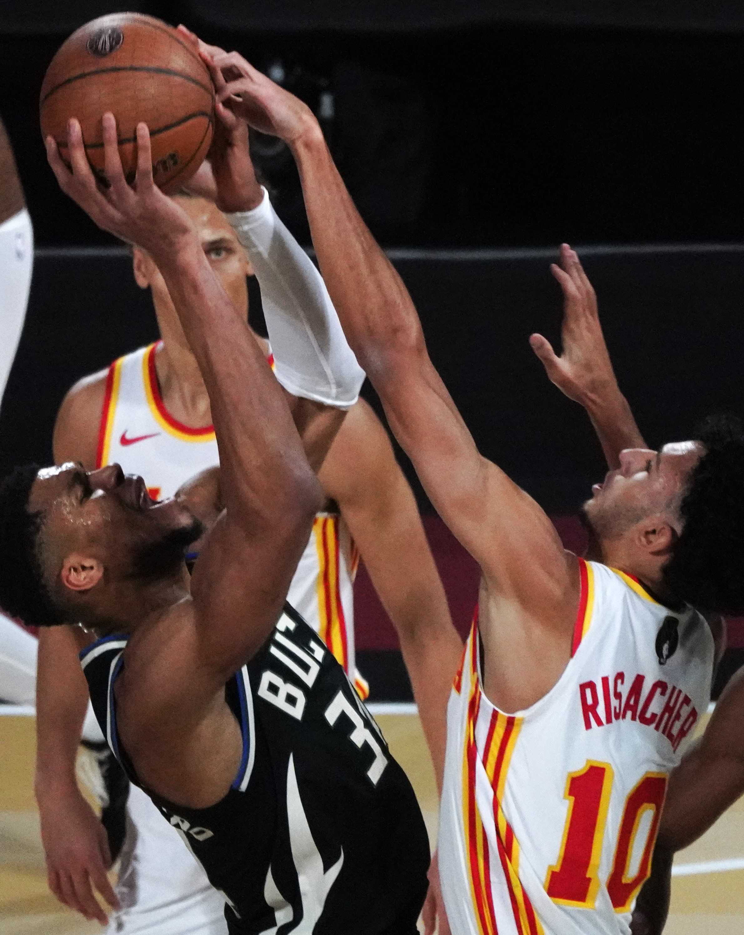 山西队鏖战雄鹿，保罗扛起全队