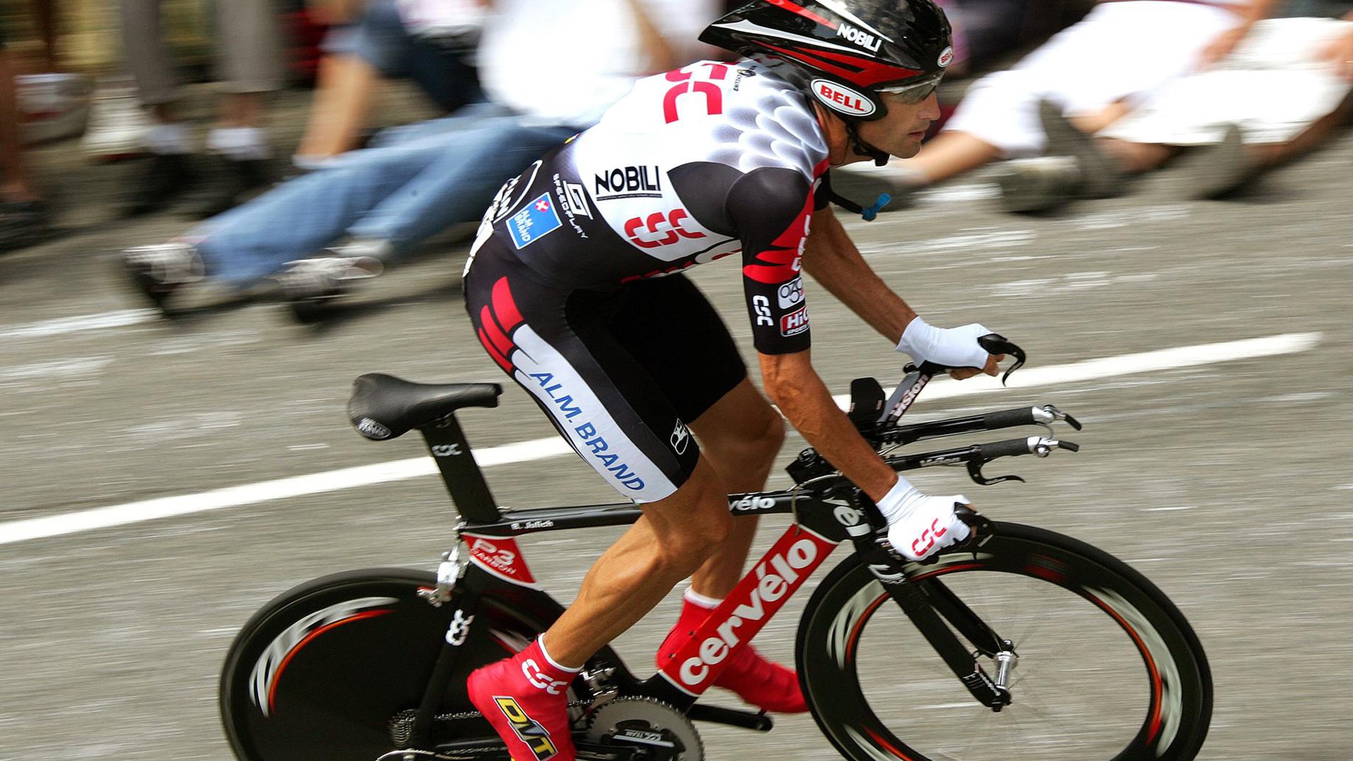 开云APP-孤胆英雄与团队荣耀，保罗末节封神，湖人逆境突围76人