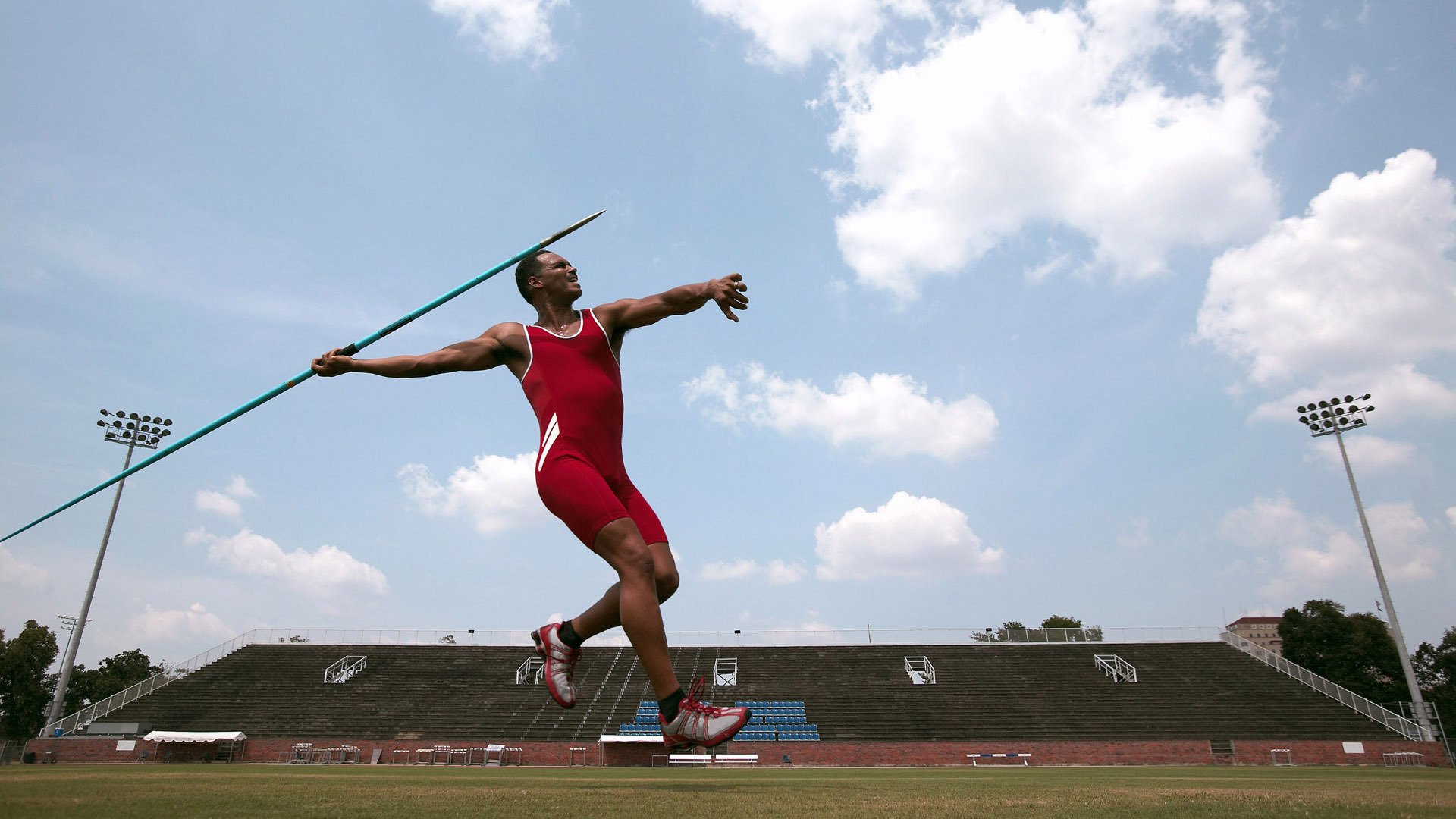 阿尔瓦雷斯，攻防转换的现代核心，希腊式终结荷兰的战术启示