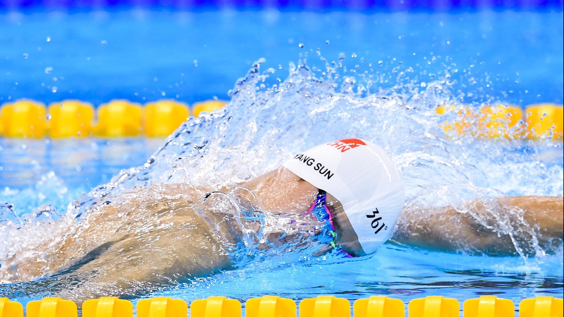 橙色闪电撕裂沙漠之夜，加克波导演卡塔尔惊天逆转，一战奠定关键先生传奇