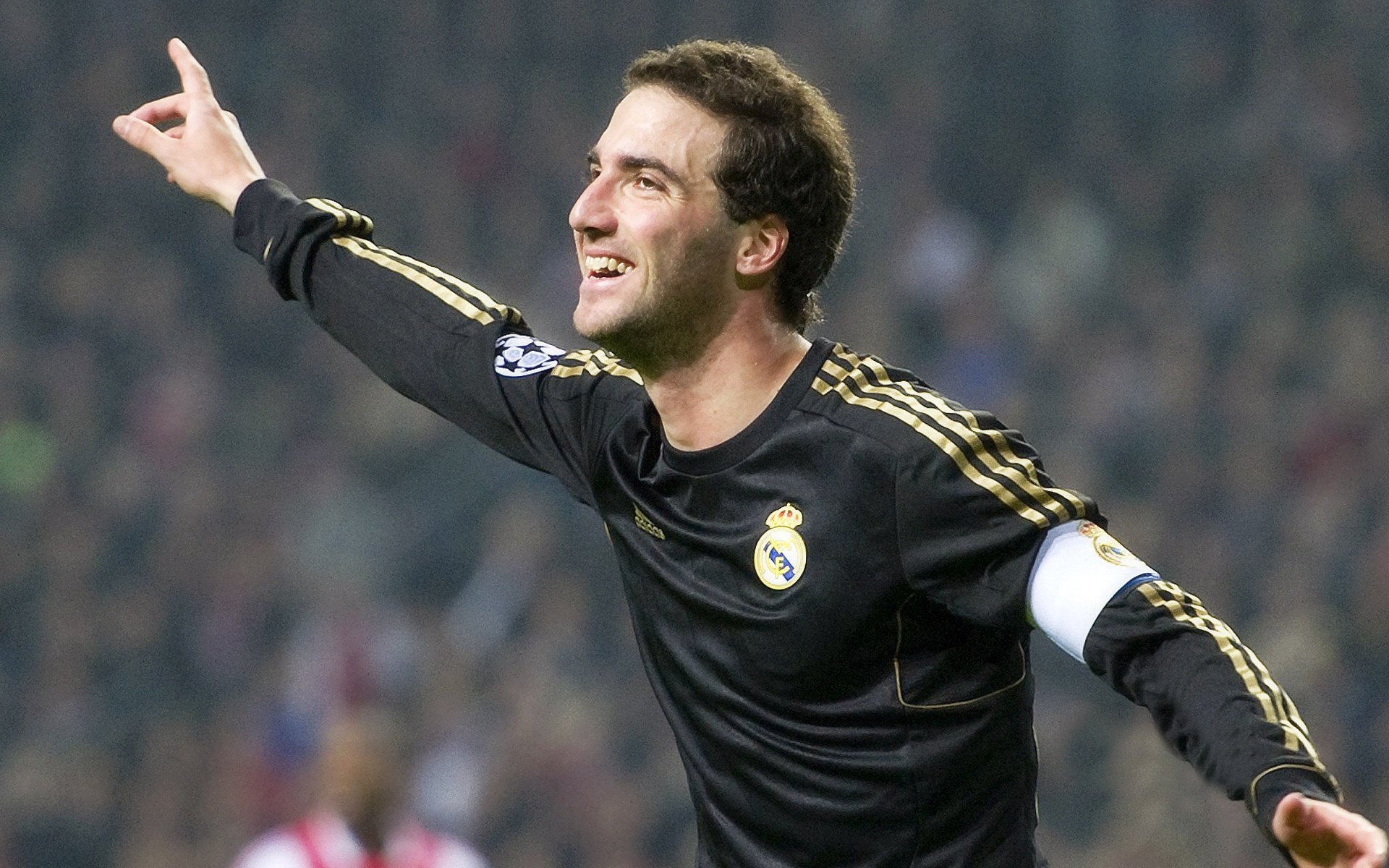 老鹰展翅压制深圳，克莱三分雨诠释教科书级表演